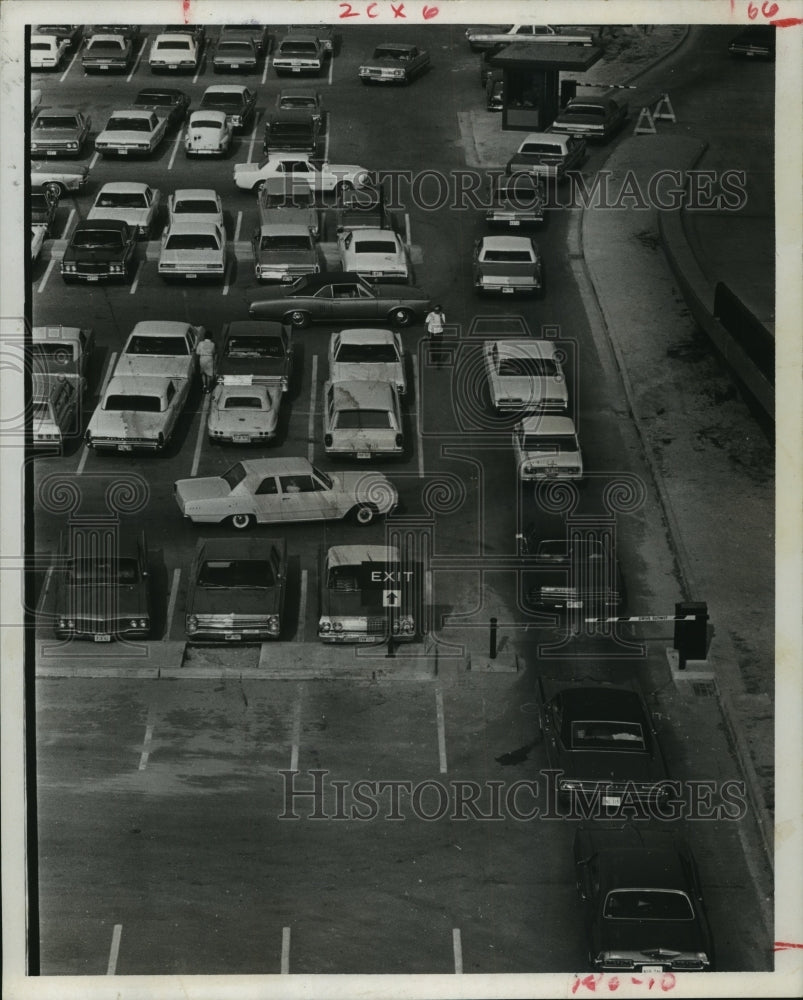 1969 Press Photo Traffic jam at Houston Intercontinental Airport exit