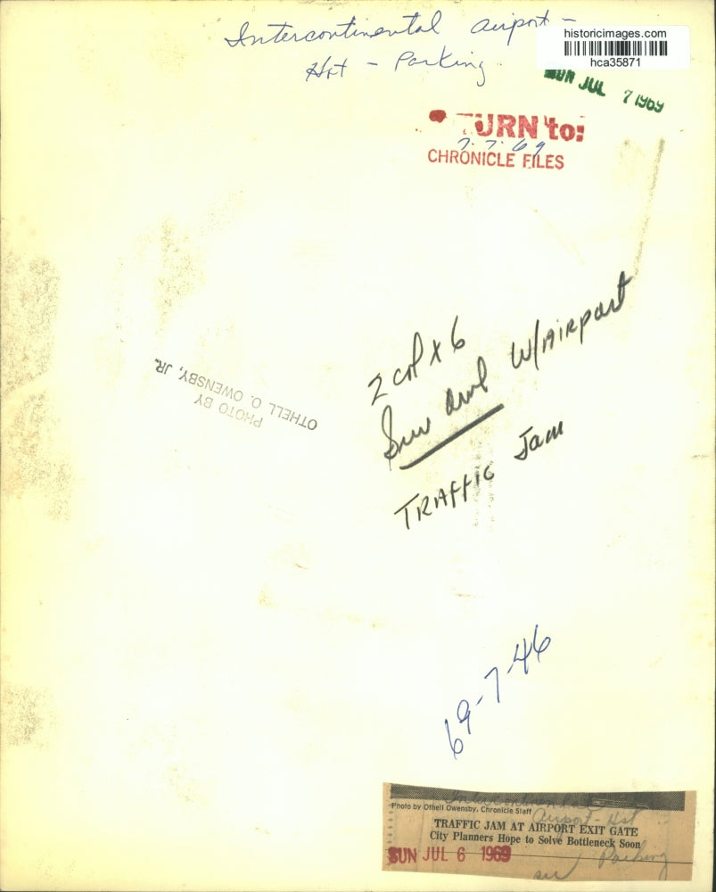 1969 Press Photo Traffic jam at Houston Intercontinental Airport exit