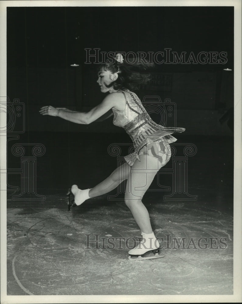 1970 Press Photo Woman skates in Ice Follies in Houston - hca37326- Historic Images