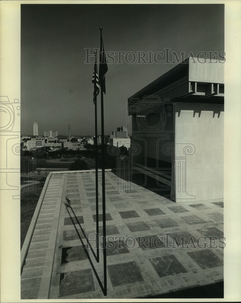 1971 Press Photo Flagpole outside Lydon B. Johnson Library at Univ of Texas