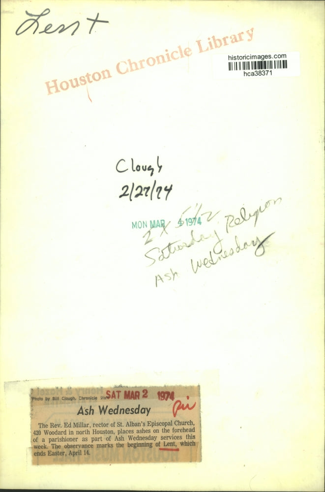 1974 Press Photo Houston's St. Alban's Rev. Ed Miller places ashes during Lent