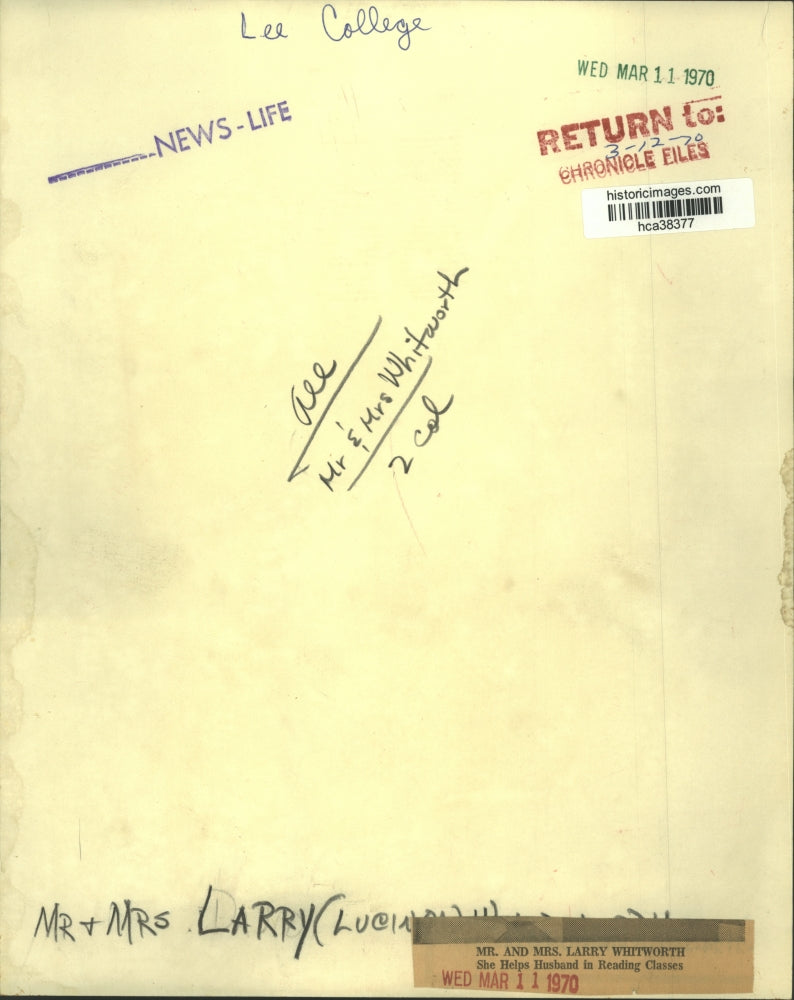 1970 Press Photo Mr. and Mrs. Larry Whitworth at Lee College class in Houston