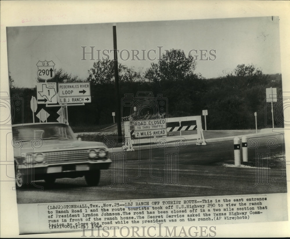 1964 Press Photo US 290 road closed when President Johnson at LBJ Ranch in Texas