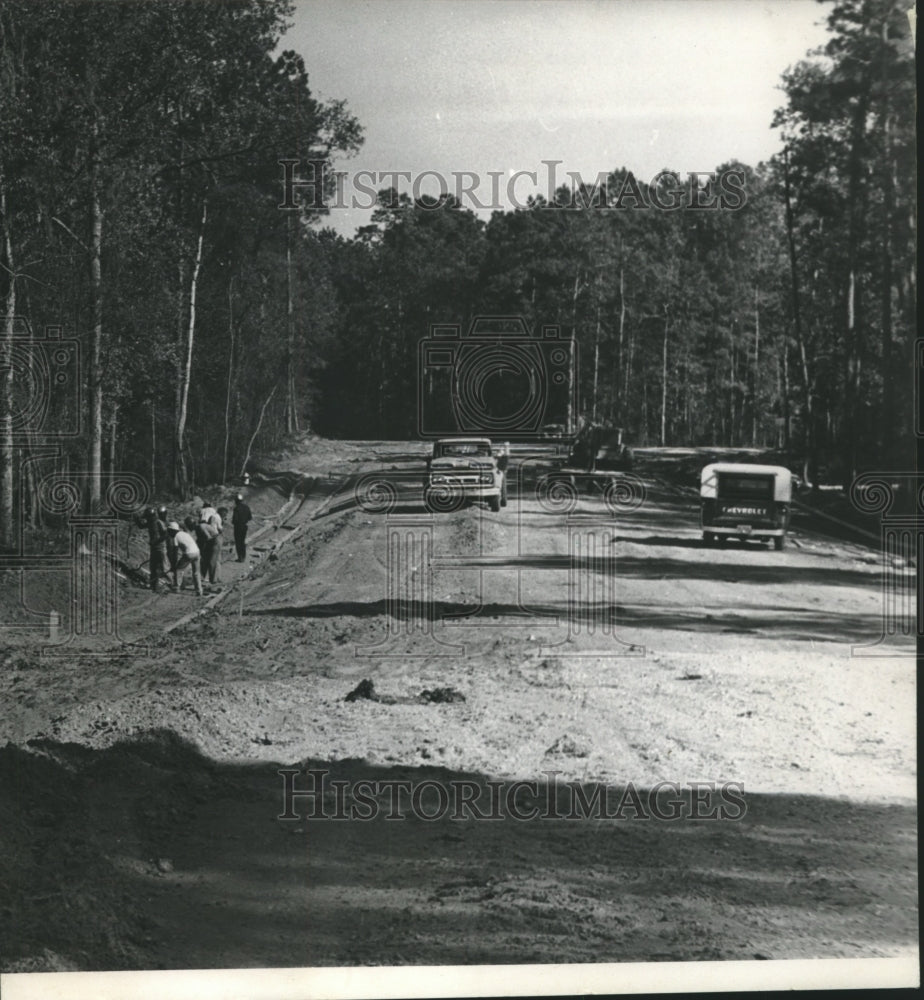 1969 Press Photo Trucks on dirt loop road leading to Lake Houston - hca39960