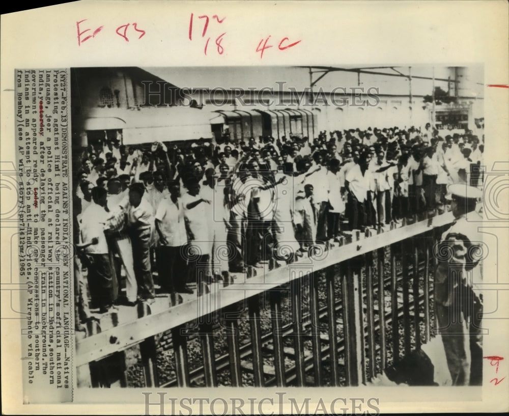 1965 Press Photo Indians protest at Madras, India railway stations - hca40454