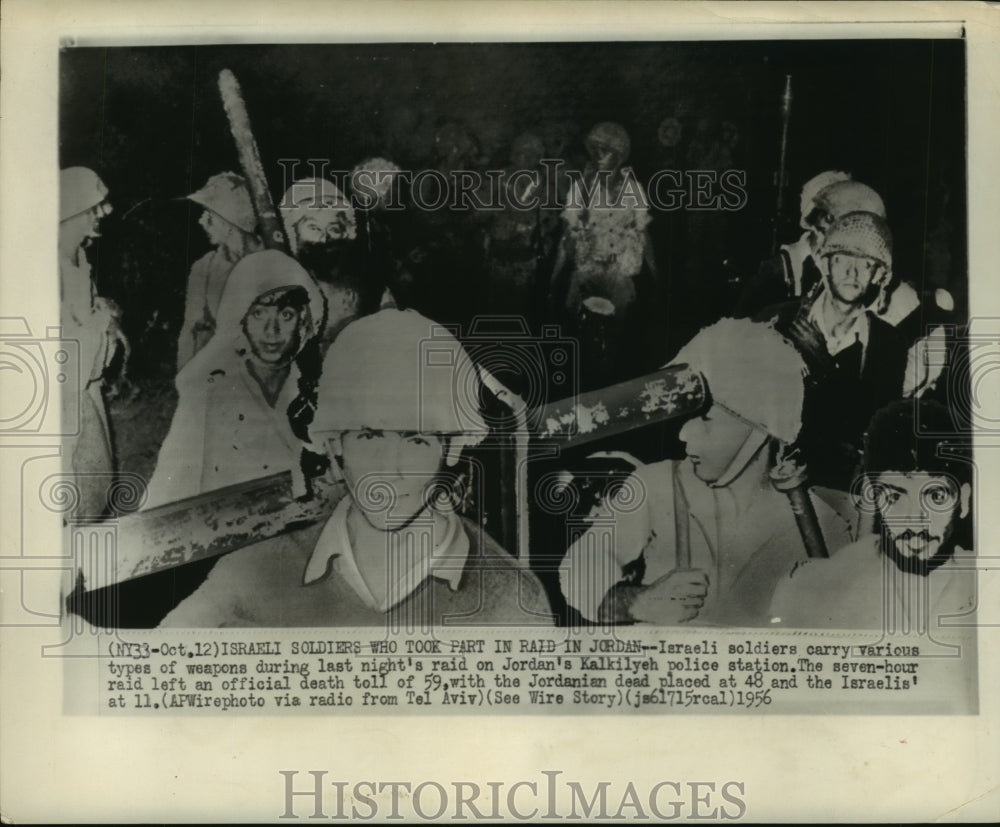 1956 Press Photo Israeli soldiers raid on Jordan's Kalkilyeh police station