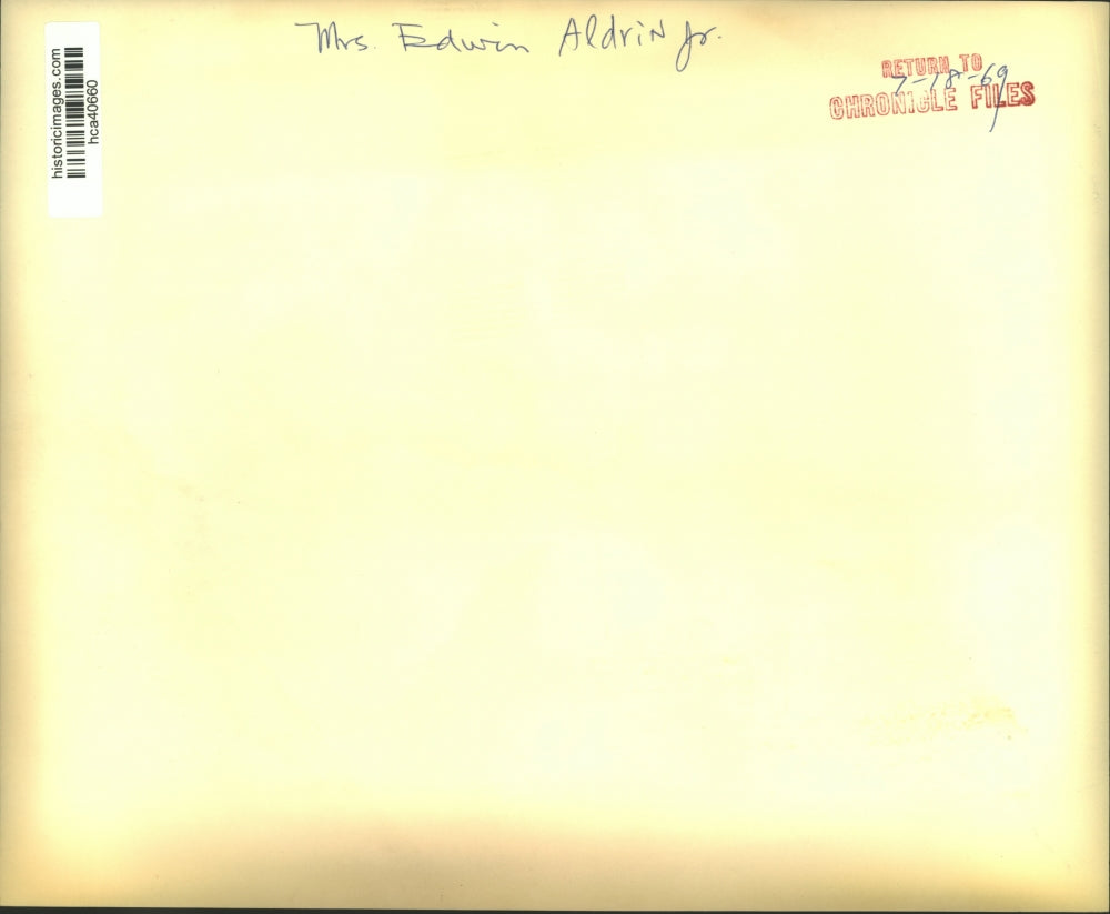 1969 Press Photo Joan Aldrin at press conference at Houston Space Center