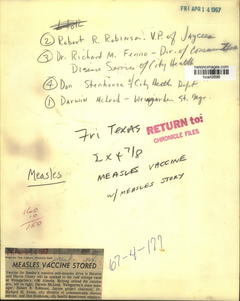 1967 Press Photo Men unload boxes of vaccine for Houston's anti-measles drive