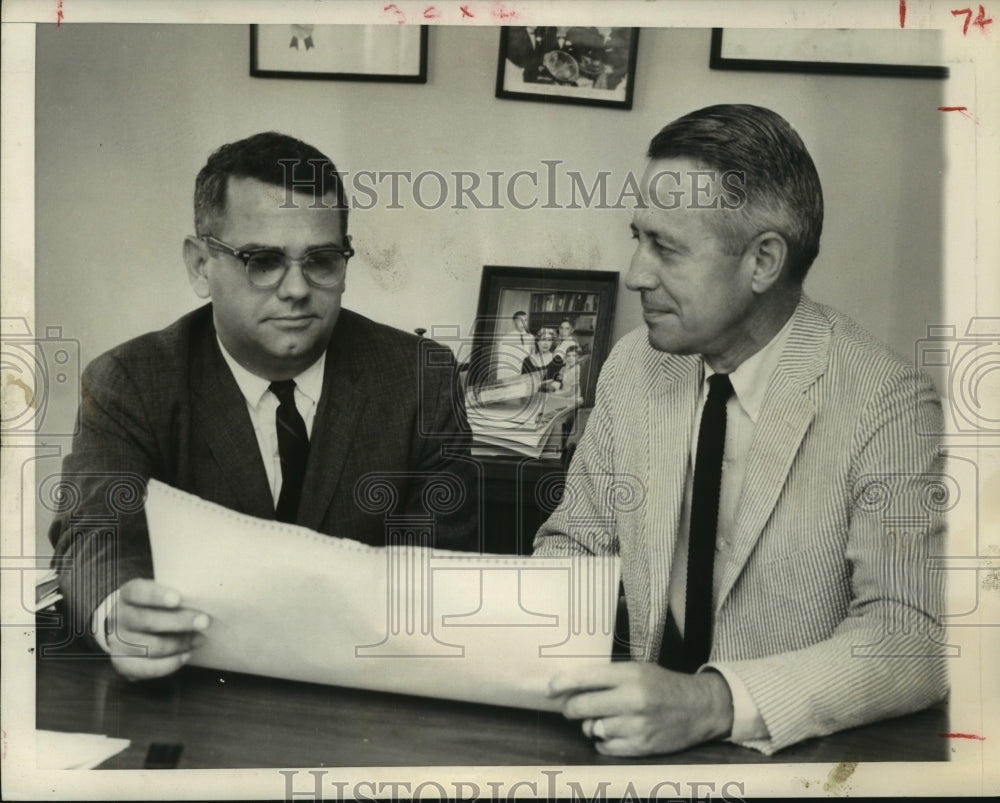 1961 Press Photo Little Rick, AR school board members talk desegregation