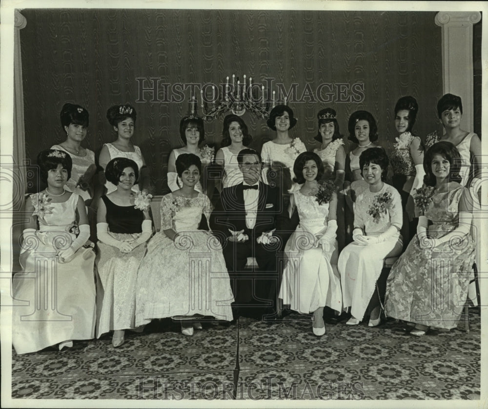 1965 Press Photo Mexico Bello debutantes in Houston during queen selection