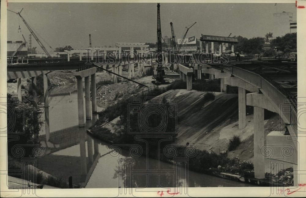 1959 Press Photo Memorial Drive ext. over Buffalo Bayou under construction in TX
