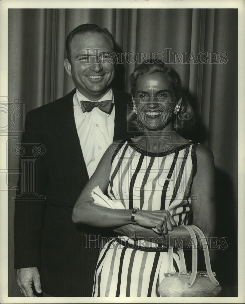 1957 Press Photo Dr. David Ross &amp; Mrs. Carl Fleet at Pin Oak Horse Show, Houston- Historic Images