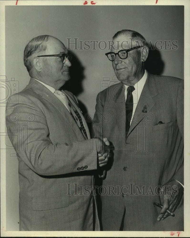 1959 Press Photo Men greet each other at Pin Oak Horse Show in Houston