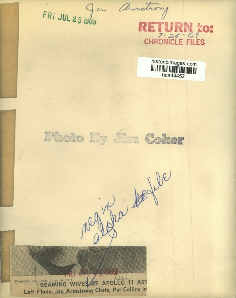 1969 Press Photo Beaming wife of Apollo 11 Astronauts, Jan Armstrong Chats