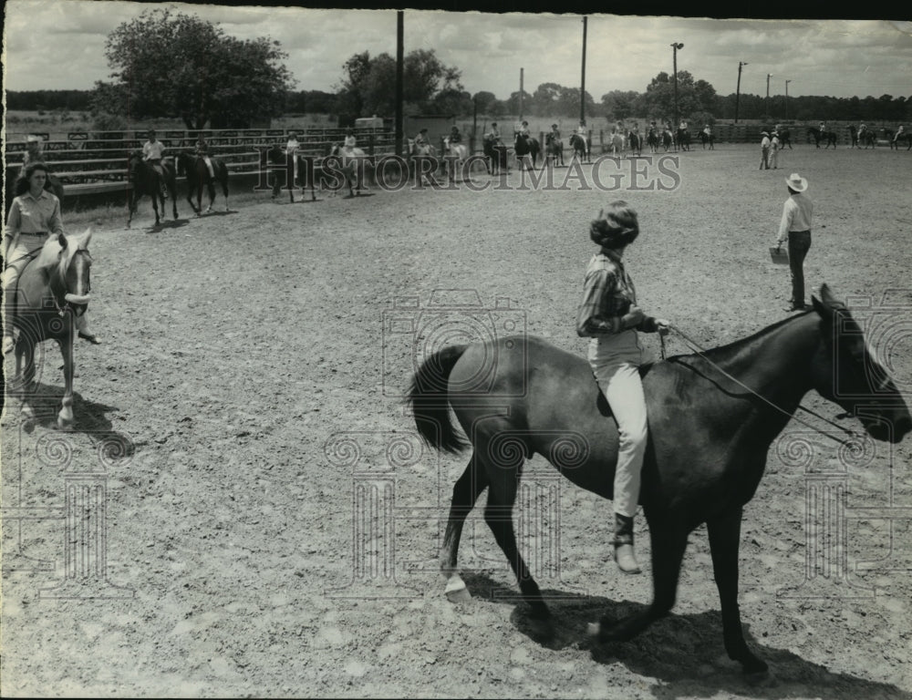 1962 Press Photo Bareback contest at Mounted Posse event in Harris County, Texas- Historic Images