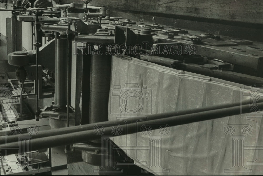 1964 Press Photo Dough cutter at National Biscuit Company in Houston - hca45233