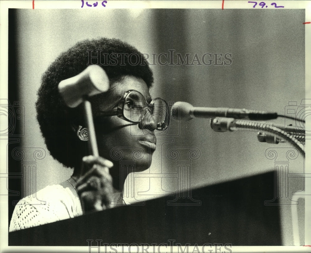 1977 Press Photo Dr. Gloria Scott opens National Women's Conference in Houston