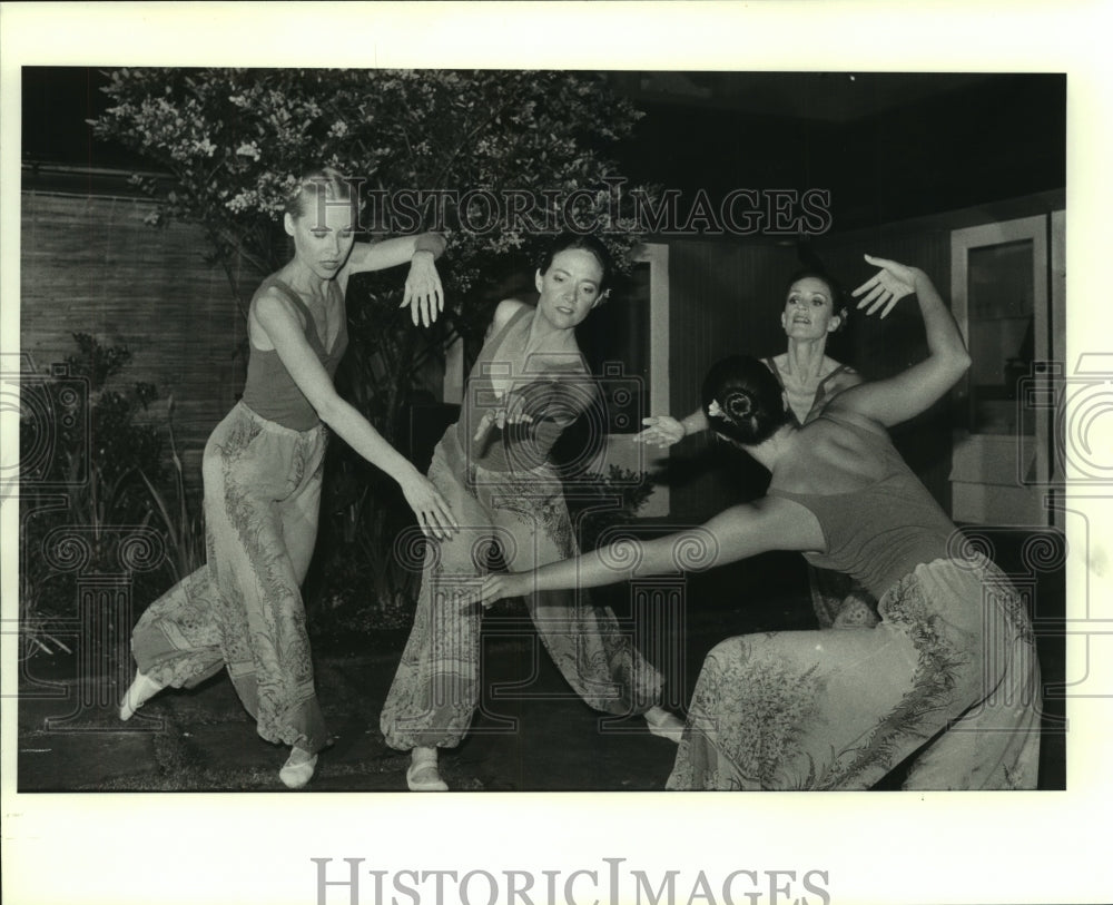 1980 Press Photo Joan Karff&#39;s &quot;New Dance Group&quot; members in Houston - hca45856- Historic Images