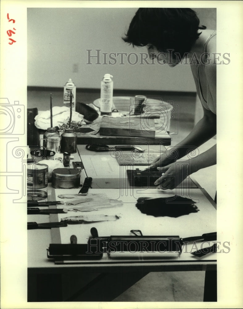 1979 Press Photo Suzanne Manns printmaking teacher at Glassell School of Art, TX