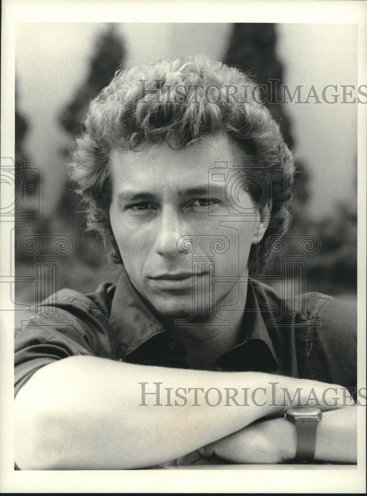 1985 Press Photo Jeff Wincott stars on "CBS Late Night" - "Night Heat" on CBS- Historic Images