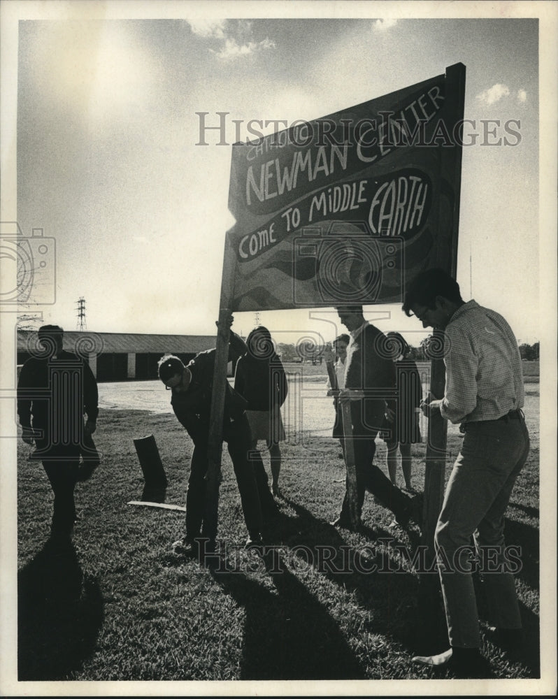 1968 Press Photo Father Johnson watches sign being placed -Newman Center-Houston