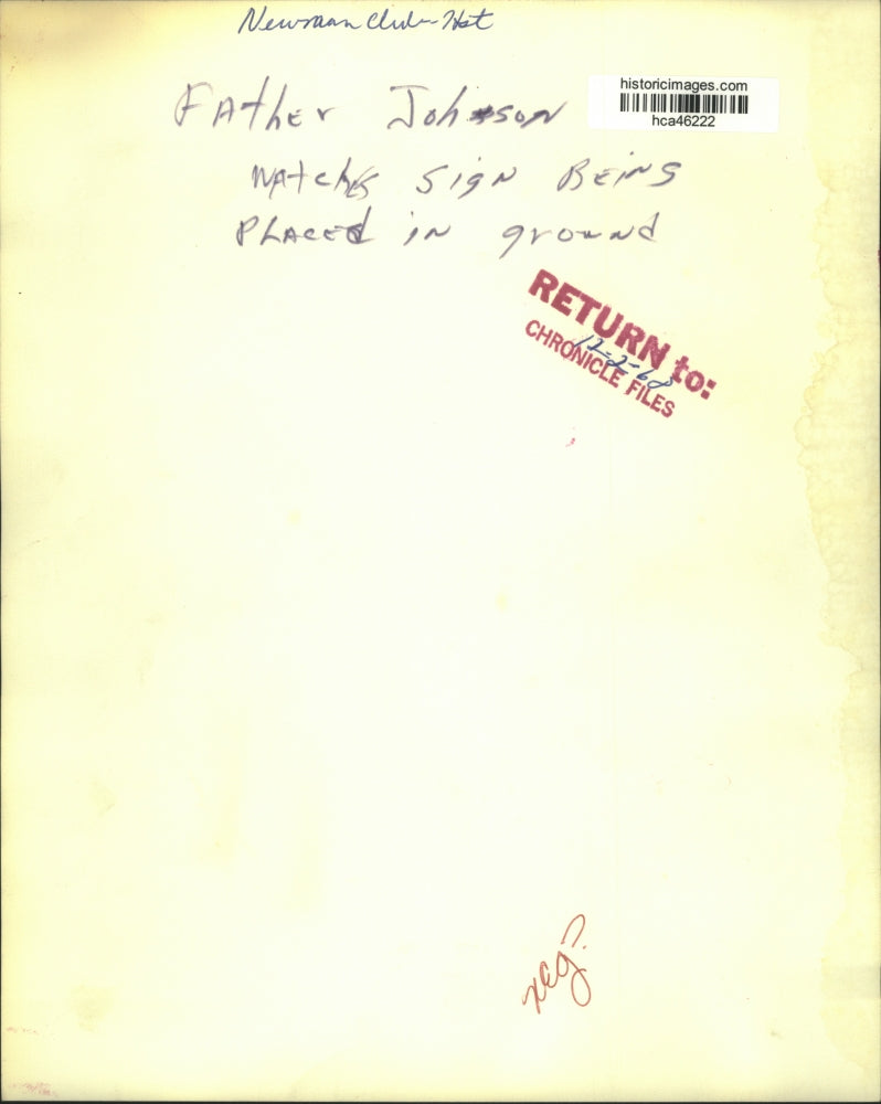 1968 Press Photo Father Johnson watches sign being placed -Newman Center-Houston