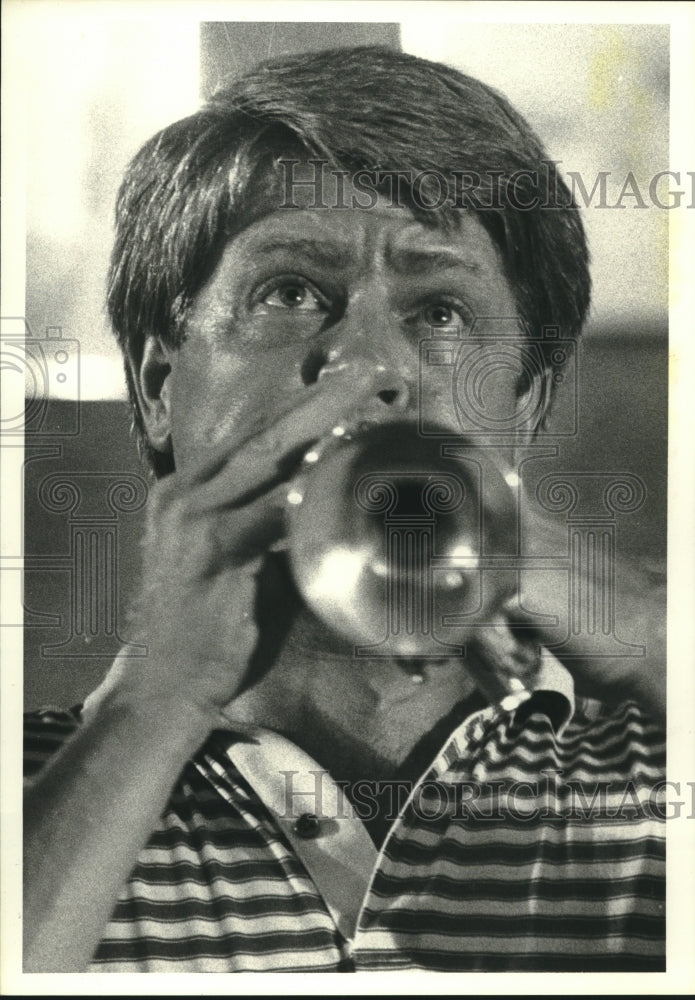 1984 Press Photo Jerry McCathern plays trumpet at Munchies Classic Cafe, Houston- Historic Images