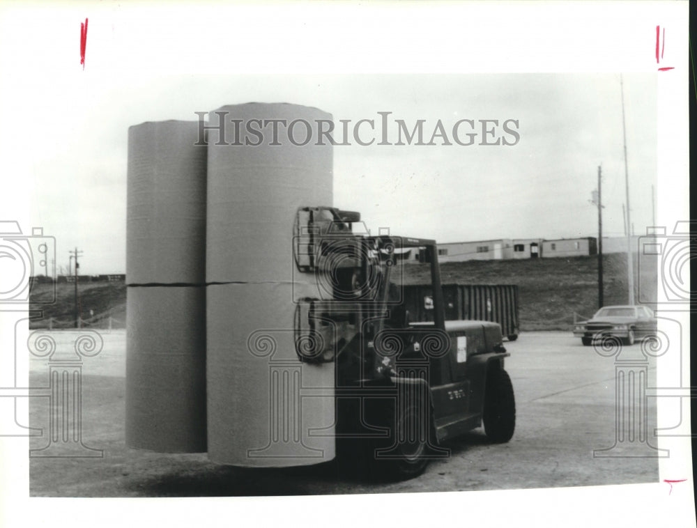 1992 Press Photo Quad Pack carries four rolls of newsprint at Port of Houston- Historic Images