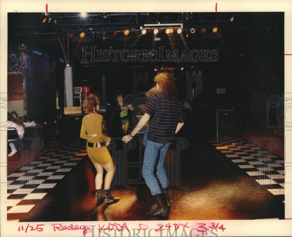 1990 Press Photo Dancers at Live Wire, Houston nightclub - hca46967- Historic Images