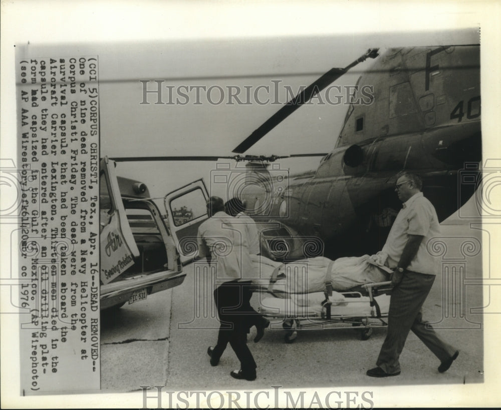 1976 Press Photo Survival capsule victim removed from helicopter in Texas