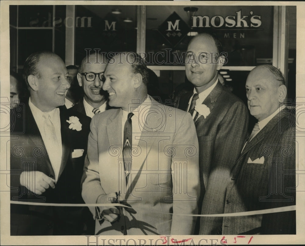 1956 Press Photo Ribbon cutting of Mosk's new store in Houston - hca47338