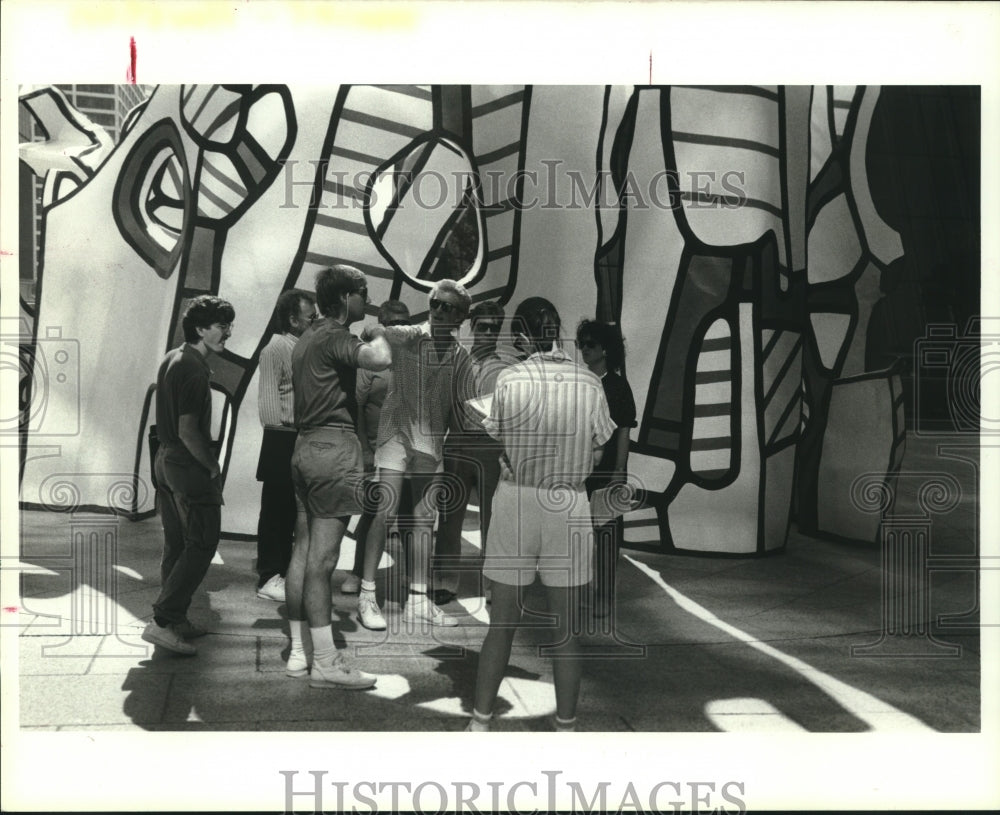 1986 Press Photo Producer Peter Douglas in Houston for &quot;A Tiger&#39;s Tale&quot; filming- Historic Images