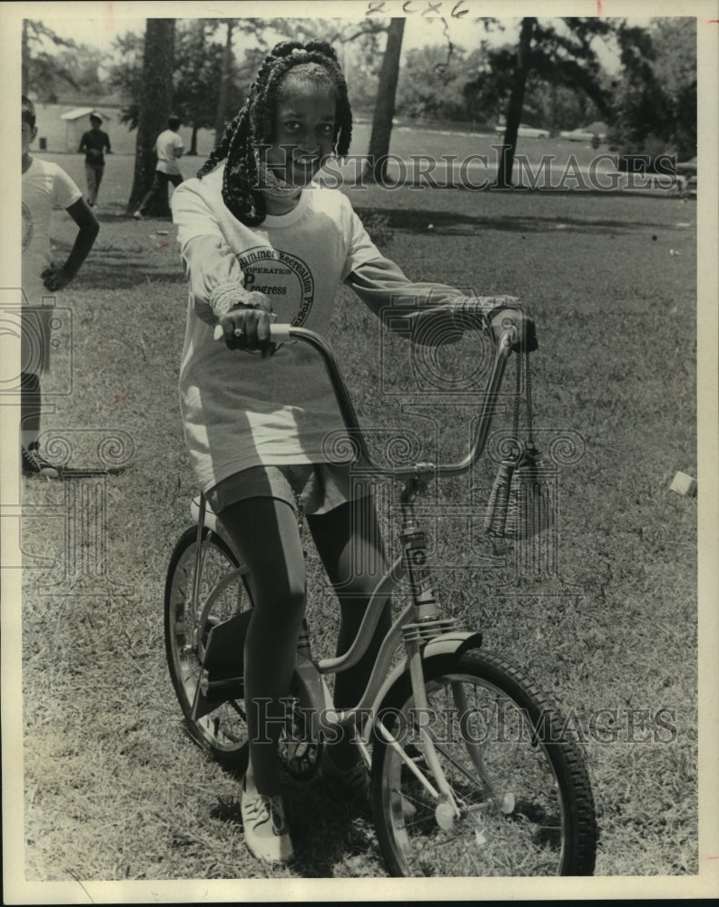 1971 Press Photo Yolanda Jolivette with bike she won at Operation PAL in Houston