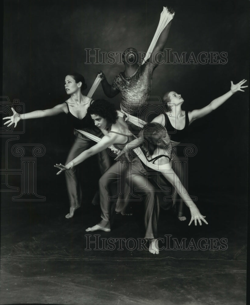 2000 Press Photo Joan Karff&#39;s New Dance Group members; Texas - hca47662- Historic Images