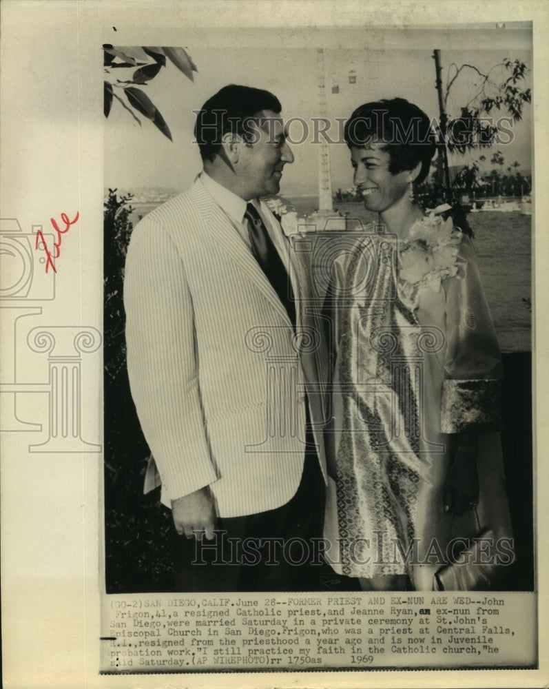 1969 Press Photo John Frigon, Ex-priest and Jeanne Ryan, ex-nun, marry in CA