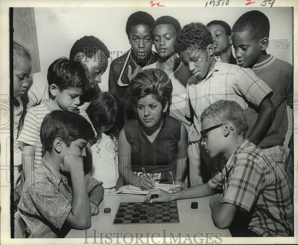 1969 Press Photo Checker competition at Houston summer program - Operation Glow