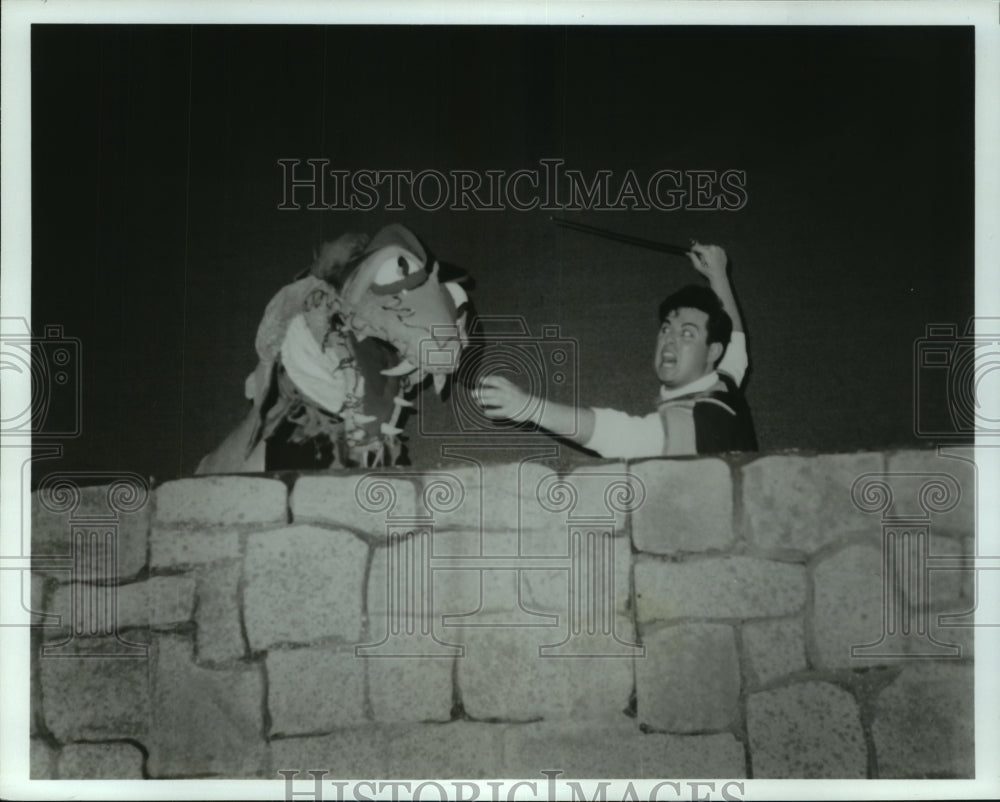 1990 Press Photo Scott Jones in &quot;St. George &amp; the Dragon&quot; - Opera-To-Go- Historic Images