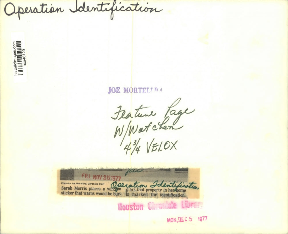 1977 Press Photo Sarah Morris places Operation I.D. sticker in her home window