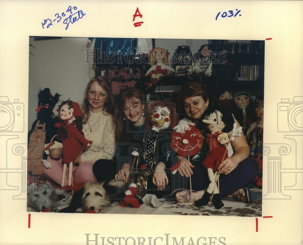 1988 Press Photo Kathy Racz and others with &quot;Old World&quot; puppets, Bryan, Texas- Historic Images