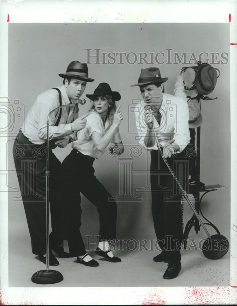 1986 Press Photo &quot;We&#39;re Not Beatrice!&quot; Opening at Radio Music Theater, Houston- Historic Images