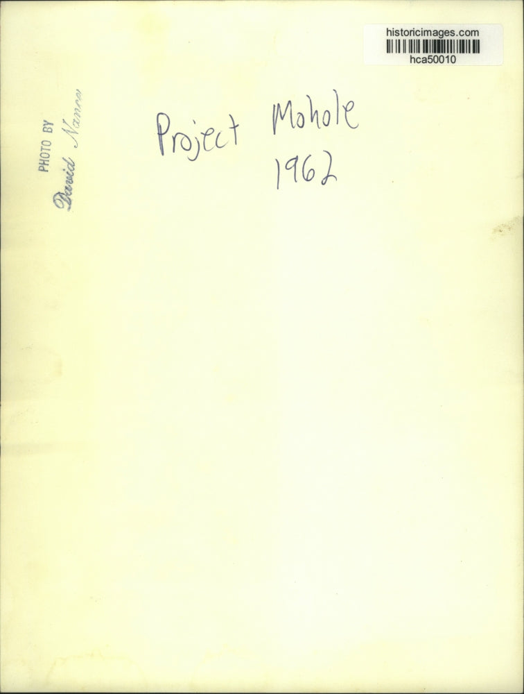 1962 Press Photo Don Woodward of Project Mohole with Model of Drill - hca50010