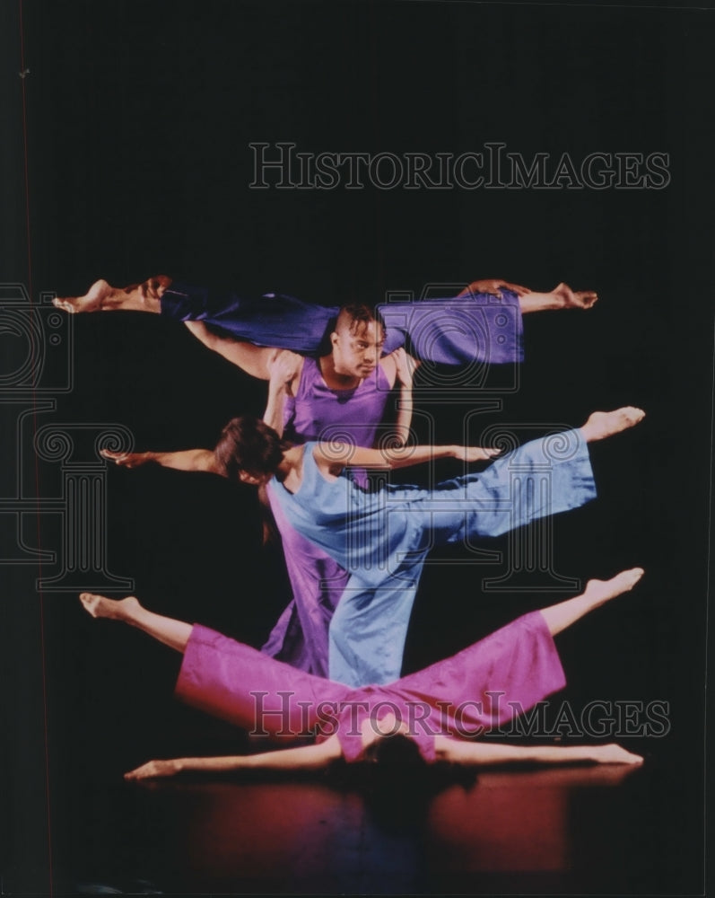 2000 Press Photo Members of Psophonia Dance Company - hca50057- Historic Images