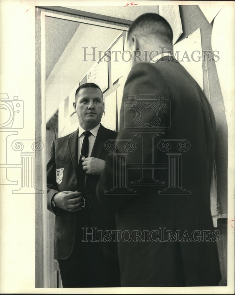 1970 Press Photo Sgt. Ray Campbell examines his new law enforcement image