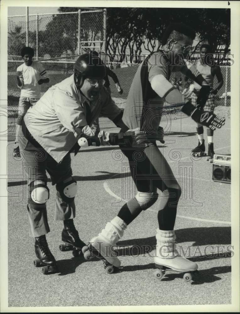 1986 Press Photo Stephen Furst &amp; Jeffrey Dollison in a &quot;St. Elsewhere&quot; episode- Historic Images