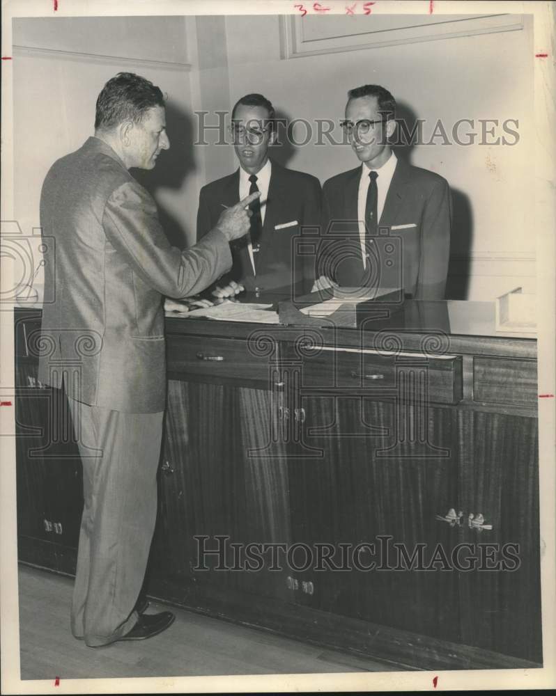 1959 Press Photo The Lehman twins apply for degrees at a Huntsville college
