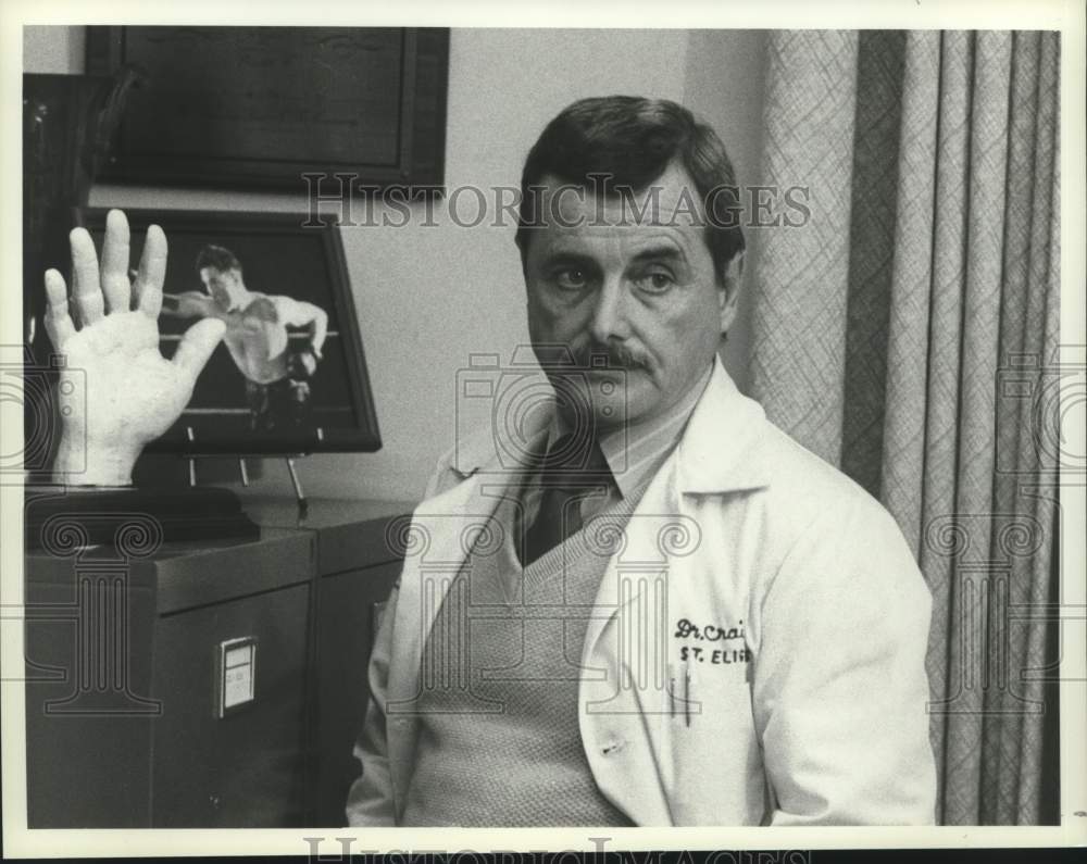 1982 Press Photo William Daniels as Dr. Craig in &quot;St. Elsewhere&quot; on NBC-TV- Historic Images