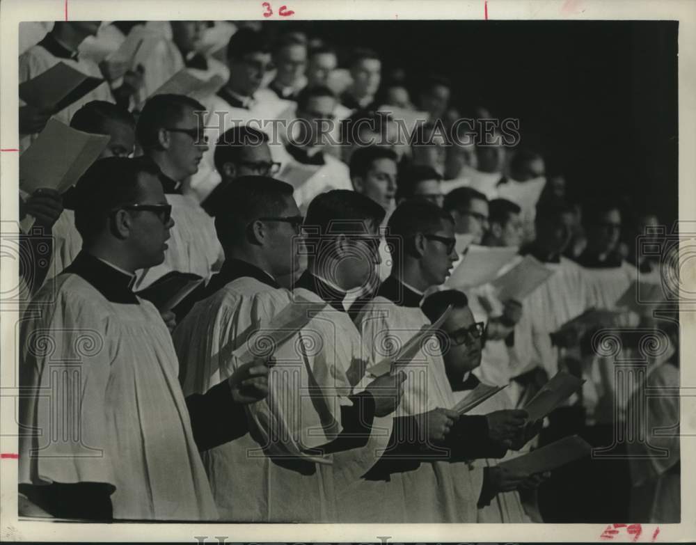 1965 Press Photo St.Mary's Seminary Choir Sings in Houston, Texas - hca50585