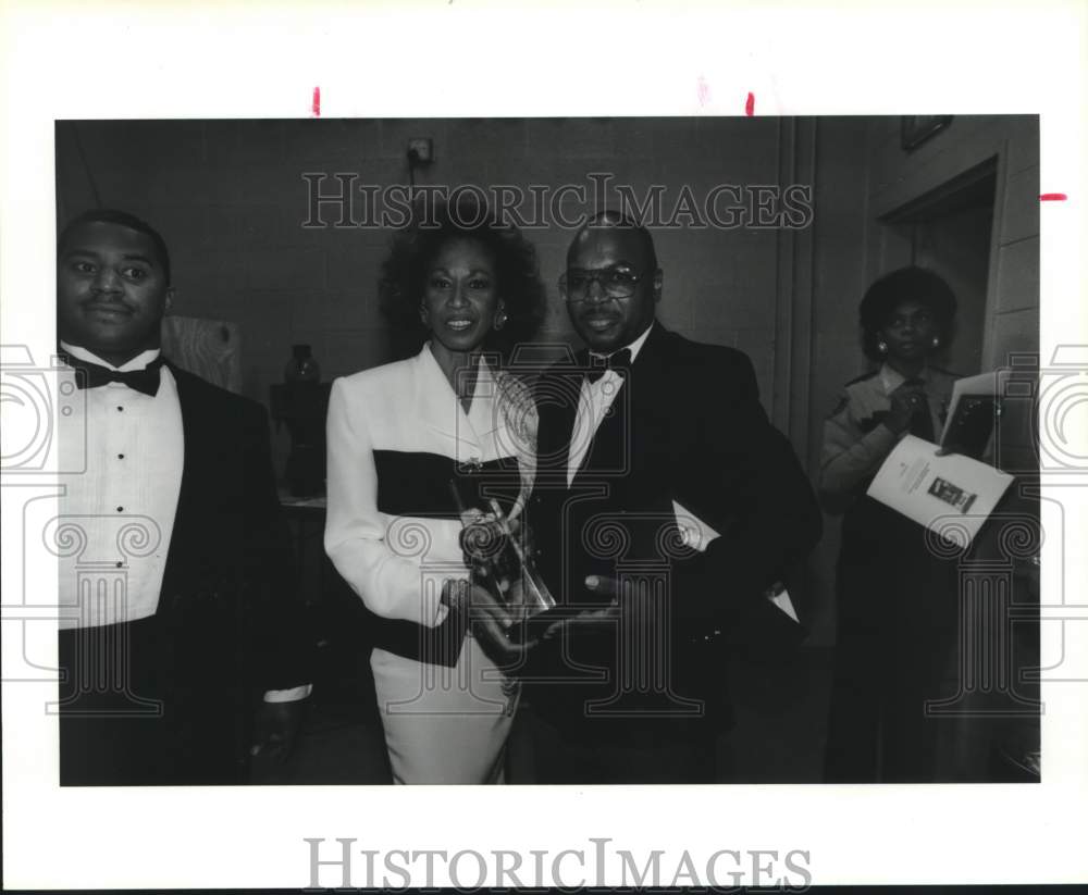 1991 Press Photo Altovise Davis &amp; Paris Eley at Sammy Awards in Houston- Historic Images