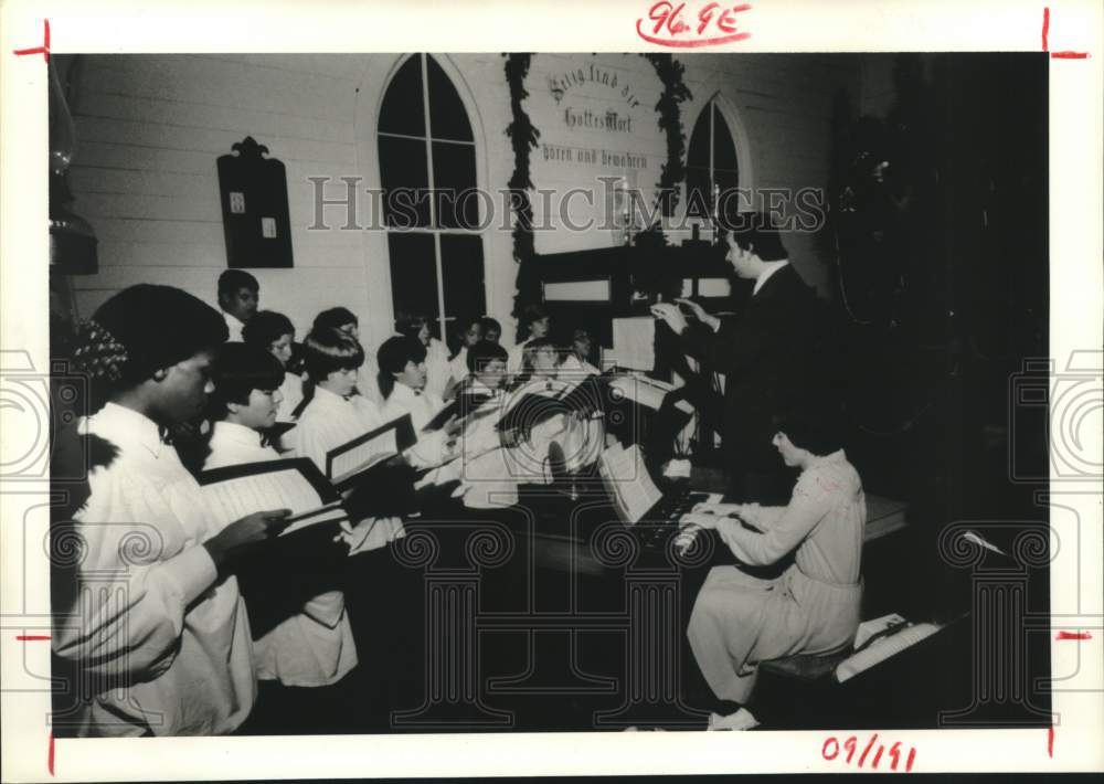 1980 Press Photo Singing Boys of Houston at St. John&#39;s Church, Houston, Texas- Historic Images