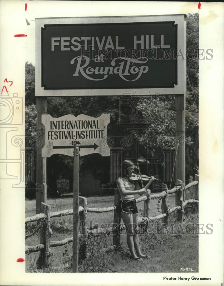 1981 Press Photo 11th Annual Round Top Festival Begins Today in Texas- Historic Images